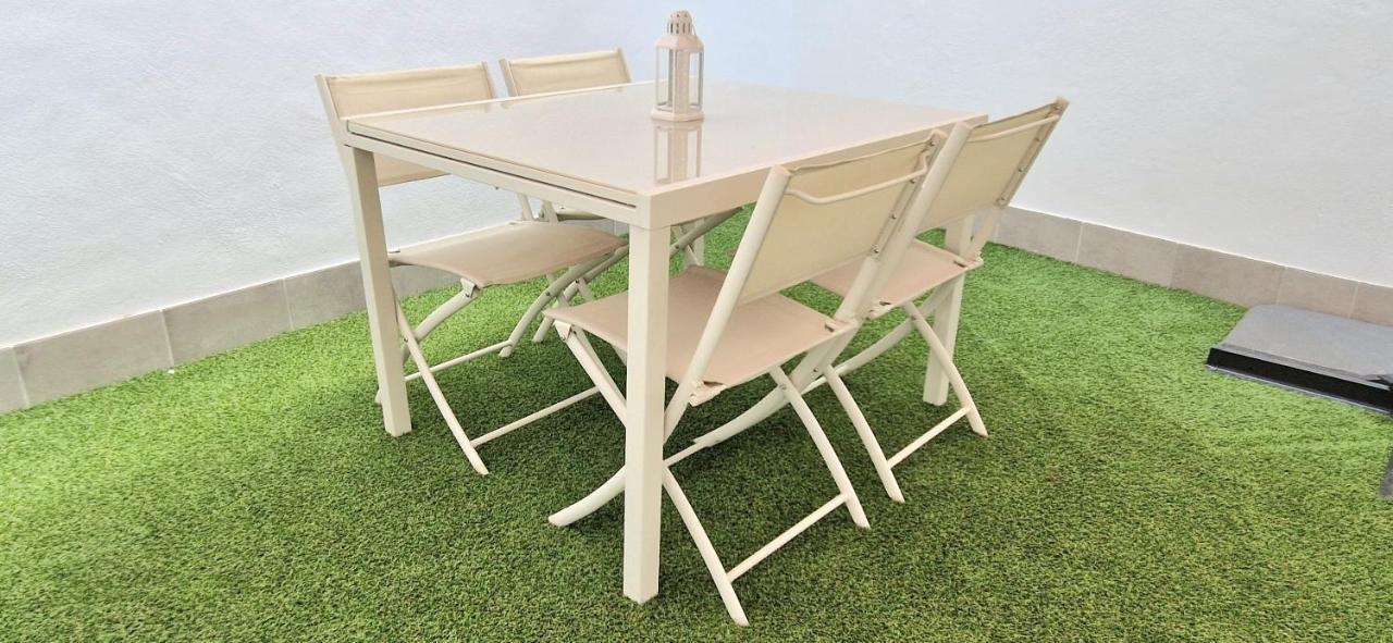 Malaga Lodge Apartments מראה חיצוני תמונה